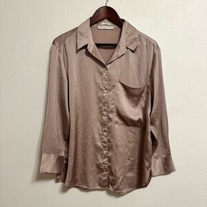 Abercrombie & Fitch Women’s Oversized Satin-Like Button Down Long Sleeve Medium